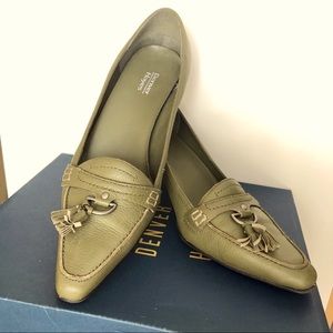 Denver Hayes Olive Heeled Loafers - size 9